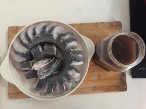 准备好材料（鳗鱼店家已经帮我处理好）