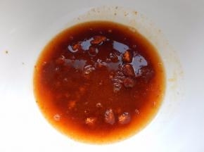 加入盐搅拌均匀