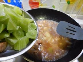 炖半小时加入莴笋