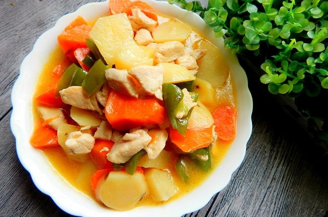 土豆胡萝卜奶炖鸡下