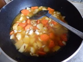 再次炒匀加入清水