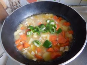 炖十分钟加入彩椒