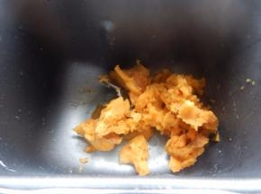 红薯蒸好压成泥