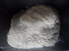 加入面包粉300克