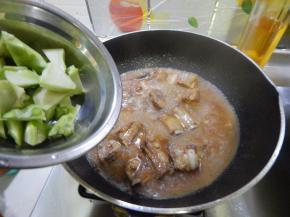 在加西兰花的根