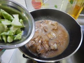 在加西兰花的根