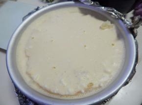 倒入冷藏四小时的蛋糕里