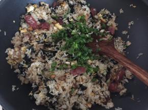 最后撒上葱花翻炒均匀即可