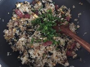 最后撒上葱花翻炒均匀即可