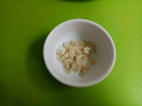 准备适量虾米
