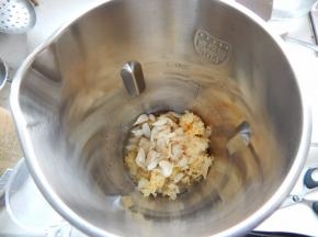 在加入豆浆机里