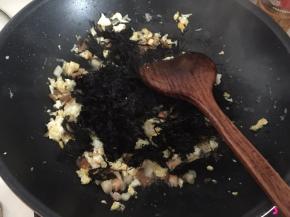 加入紫菜炒