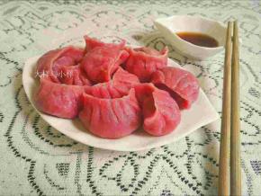 煮完颜色没那么漂亮了，不过我闺女还是很给面子的，吃了五个～～她那小肚子～～