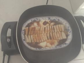 淋入蒸好的豆腐上