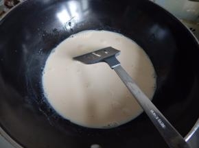 在加入牛奶及水