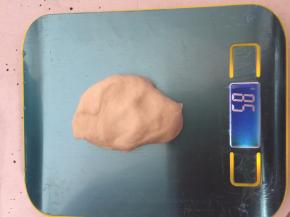 然后将面团分成58g的等份