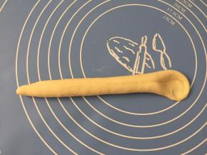 再在一端用拇指按一下