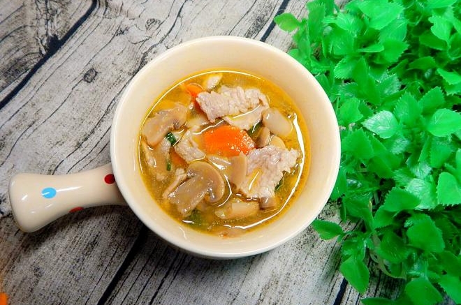 口蘑肉片汤