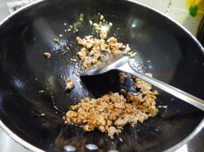 不停的翻炒一会