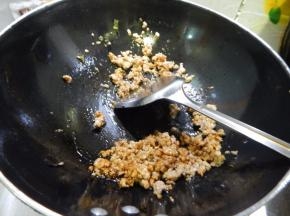 不停的翻炒一会