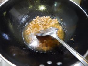 炒匀在中入一点水