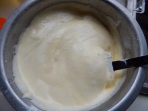 搅拌好的鸡蛋液