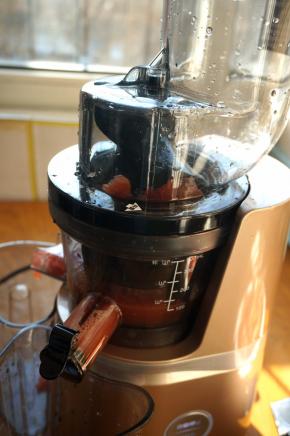 瞬间成西红柿汁