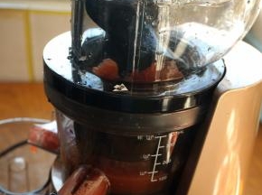 瞬间成西红柿汁