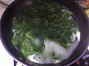 煮软后捞出沥去水分备用