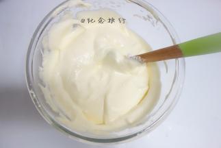 混合好的面糊是这样的状态，有点稠稠的不是很稀的那种