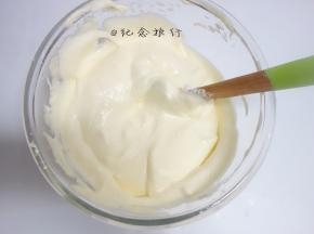 混合好的面糊是这样的状态，有点稠稠的不是很稀的那种