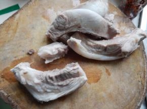 月牙骨焯一下料酒水