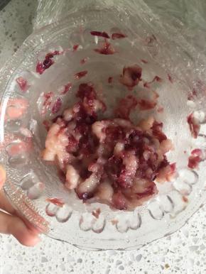 再放入微波炉高火叮一分钟，取出再次搅拌即可，放一旁备用