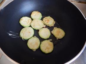 一面煎好翻面煎