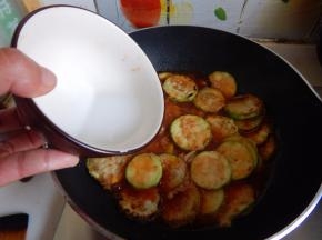 加入湿淀粉收汁