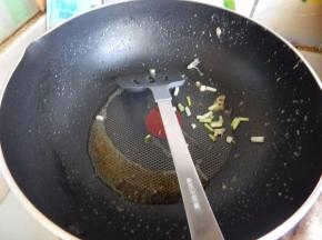 锅里从新加入油