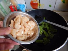 加入炒过的鱼柳