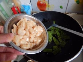 加入炒过的鱼柳