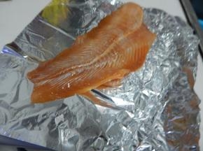 鱼柳抹上番茄酱