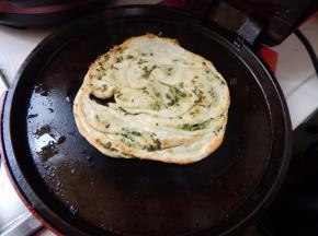 一面煎 好翻在煎