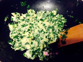 炒熟出锅即可。这道菜主要突出韭菜的鲜，只需要盐就可以了，不需要加其他调料