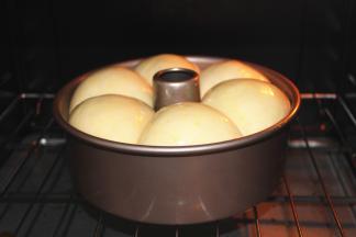 送入预约150度的烤箱，下层烤35分钟。