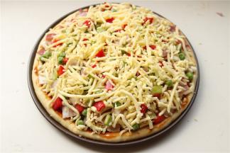 再铺一些奶酪在上面。