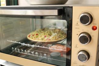 烤箱预热200度，放中层烤20分钟。