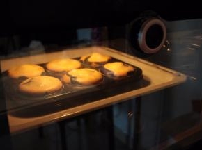 静置时预热烤箱，180度上下火中层17分钟