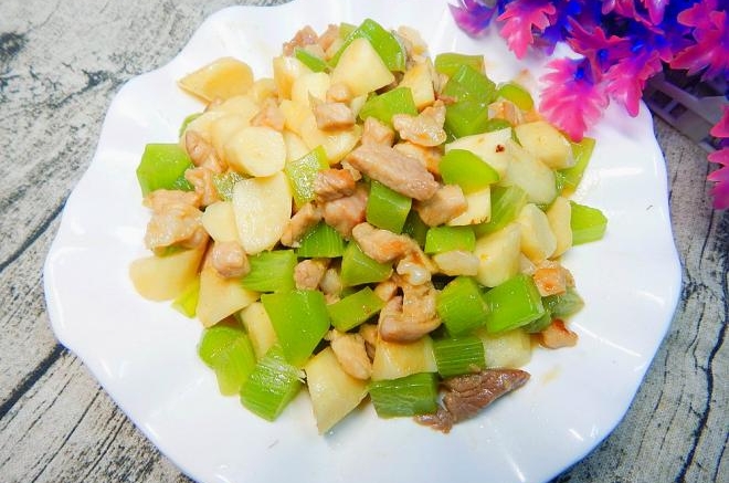 莴笋山药炒肉丁