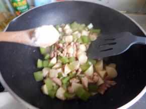 在加入 一点鸡精