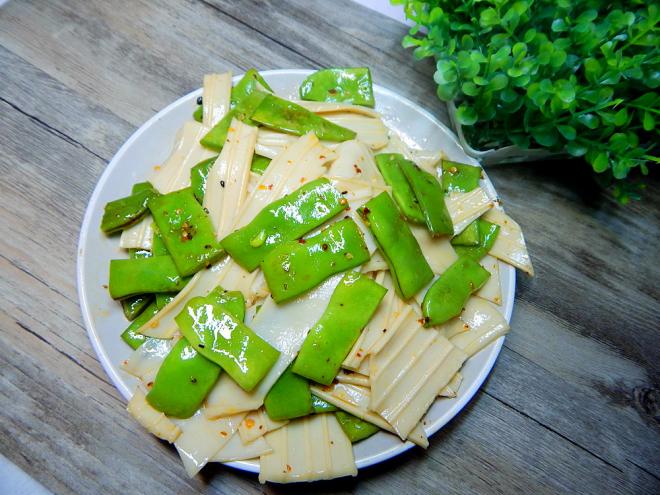 扁豆角烧芋头粉