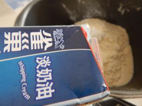 加入淡奶油