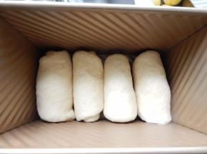 卷起来放模具里